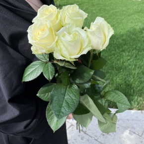 Букет из 5 белых роз (70 см) в Домодедово