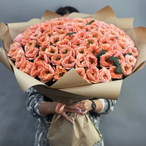 Букет "Персик" из 101 махровой розы Риджентс парк (60 см) в Домодедово