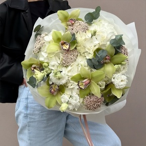Букет "Эдем" из гортензии, орхидей, эустом, эвкалипта и озатамнуса в Домодедово