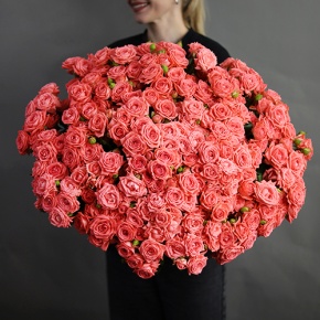 Букет из 39 коралловых кустовых роз (50 см) в Домодедово