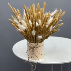 Композиция в шляпной коробке из колосков и лагуруса в Домодедово