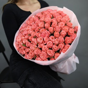 Букет 101 коралловая роза (70 см) в Домодедово