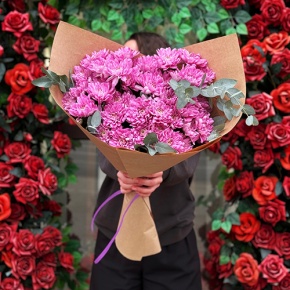 Букет  "Гармония" из 7 хризантем с эвкалиптом в Домодедово