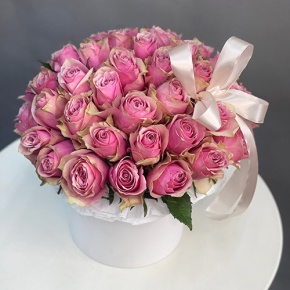 Композиция в шляпной коробке из 43 роз в Домодедово