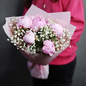 Букет пионов Сара Бернар с гипсофилой в Домодедово