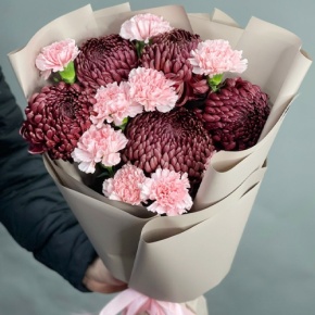 Букет из хризантем Бигоуди и розовых диантусов в Домодедово