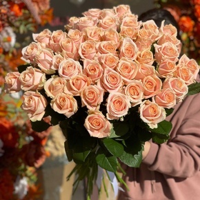 Букет из 51 персиковой розы (60 см) в Домодедово