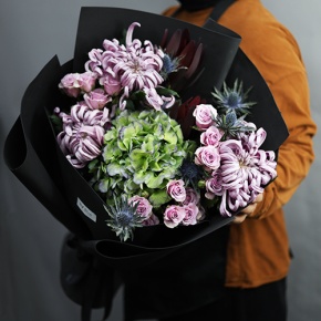 Букет "Бессоница" из хризантем Виена, сафари, кустовых роз, Голландской гортензии и эрингиума в Домодедово