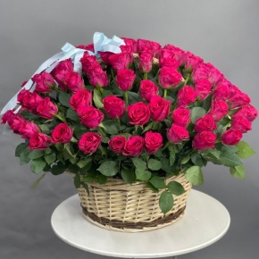 Композиция в корзине из 151 малиновой розы в Домодедово
