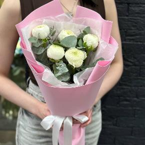 Букет-комплимент из 5 белых ранункулюсов в Домодедово