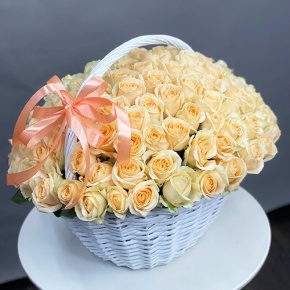 Композиция в корзине из 101 розы Аваланж (50 см) в Домодедово