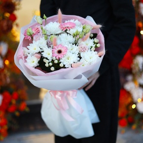 Букет "Интонации" из гербер, эустом и хризантем в Домодедово