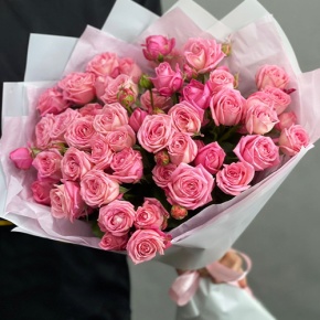 Букет из 11 нежных кустовых роз в Домодедово
