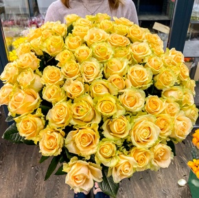 75 роз Аваланж (70 см) в Домодедово