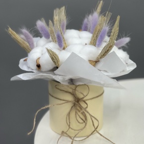 Композиция в шляпной коробке из хлопка, лагуруса и пшеницы (Сухоцвет) в Домодедово