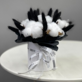 Композиция в шляпной коробке мини "Чикатуха" из хлопка и лагуруса в Домодедово