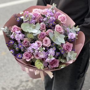 Букет "Хрустальный" из роз, астера и ароматных маттиол в Домодедово