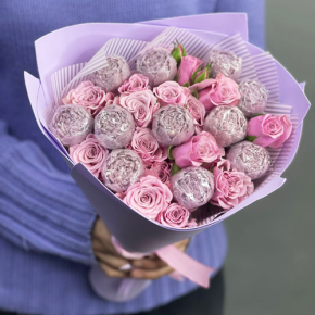 Букет из шоколадных пионов и кустовых роз в Домодедово