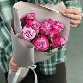 Букет "Сесилия" из 9 фиолетовых роз кения (40 см) в Домодедово