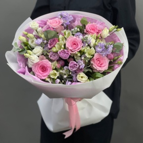 Букет "Хлоя" из альстромерий, кустовых роз, ароматных маттиол, эустом и махровых роз в Домодедово