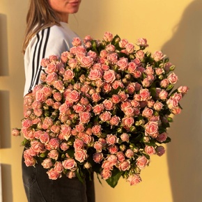 Букет из 39 нежных кустовых роз (80 см) в Домодедово