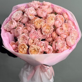 Букет из 35 кустовых пионовидных роз Джульетта (60 см) в Домодедово