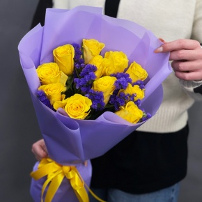 Букет "Лейкерс" из лимонных роз и статицы в Домодедово