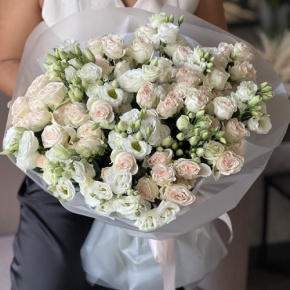 Букет "Пассаж" из эустом и кустовых роз в Домодедово