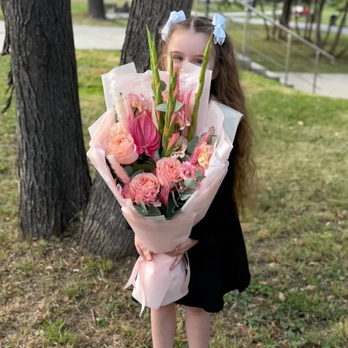 Букет на 1 сентября с гладиолусами, розами и антуриумом в Домодедово