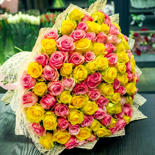 Букет из 101 розовой и лимонной розы (50 см) в Домодедово