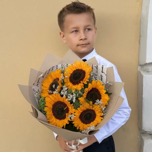 Букет на 1 сентября из 5 подсолнухов и лимониума в Домодедово