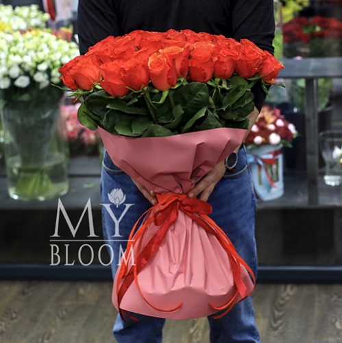 Букет 51 коралловая роза (60 см) в Домодедово