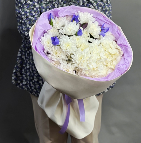 Букет "Грация" из ирисов, гортензии и кустовых хризантем в Домодедово
