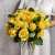 Букет из 25 лимонных роз с рускусом (40 см) в Домодедово Букет из 25 лимонных роз с рускусом (40 см) в Домодедово
