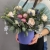 Композиция в шляпной коробке "Снежная королева" из нобилиса, ранункулюса, брунии и эрингиума